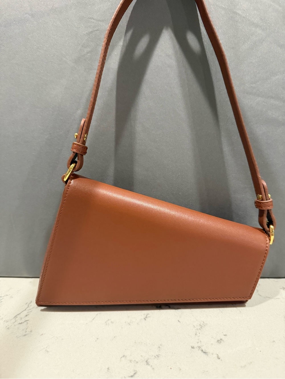 Sleek Tan Shoulder Bag with Gold Hardware